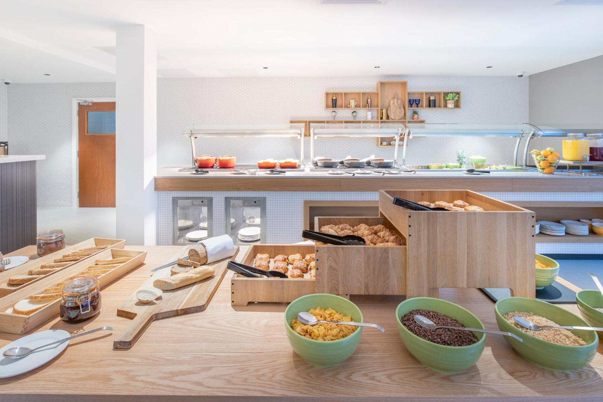 Holiday Inn Bristol Airport By Ihg Redhill  Εξωτερικό φωτογραφία